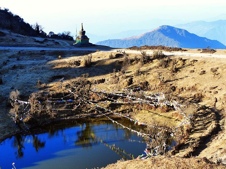 Kali Pokhri, der "dunkle See" - West-Bengalen: Landschaft
