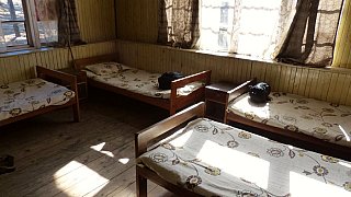 Mehrbettzimmer im G&auml;stehaus in Molley - West-Bengalen: Essen & Schlafen