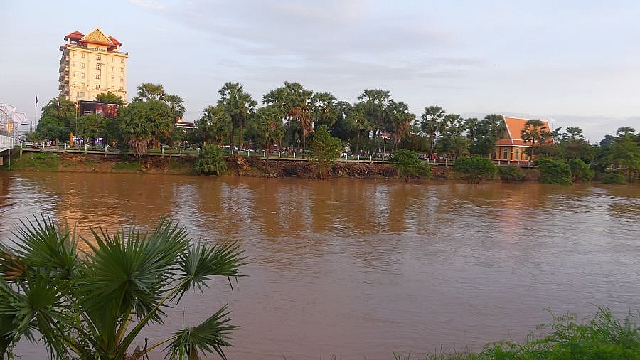 Der Sankar-Fluss mitten in Battambang - Kambodscha - Land und Leute