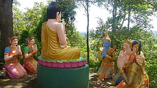 Buddha auf dem H&uuml;gel vom Sombok-Tempel - Kambodscha - Sehensw&uuml;rdigkeiten