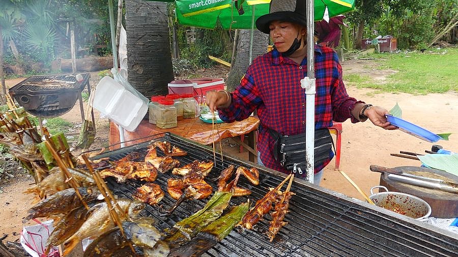 Grillduft im Dorf Samre - Kambodscha - Land und Leute