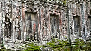 Steinreliefs im Ta Prohm-Tempelbezirk - Kambodscha - Sehensw&uuml;rdigkeiten