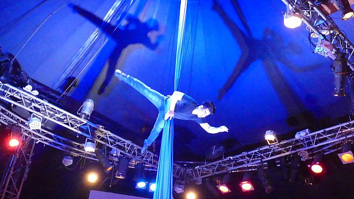 Akrobatik im Phare-Zirkus in Siem Reap - Kambodscha - Sehensw&uuml;rdigkeiten