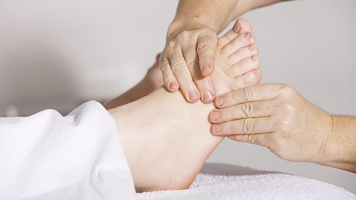 Fu&szlig;massage in einem der Wellness-Zentren - Kambodscha - Land und Leute