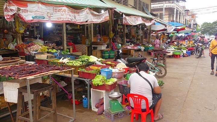 Marktstra&szlig;e in Stung Treng - Kambodscha - Land und Leute