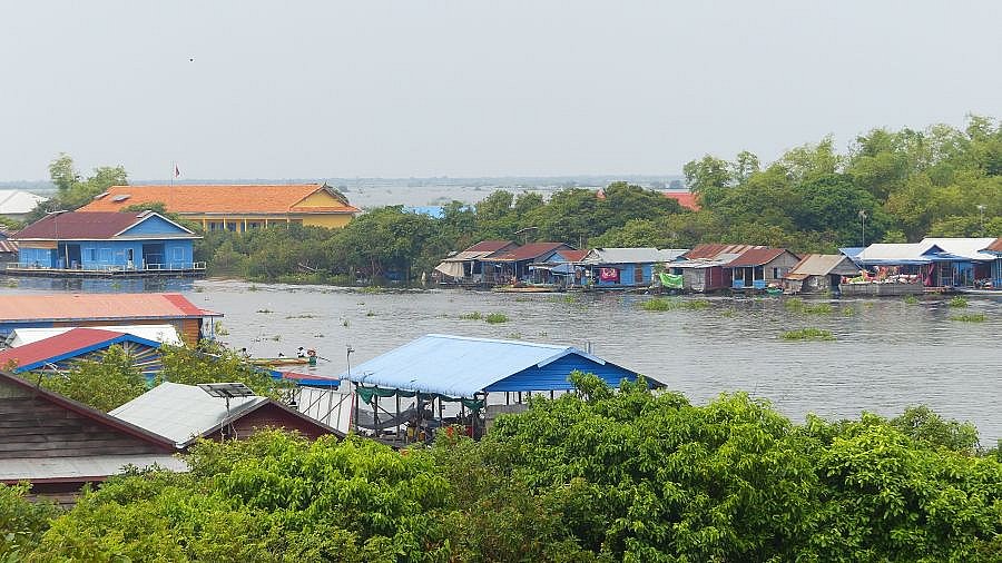 Prek Toal floating village von oben - Kambodscha - Land und Leute