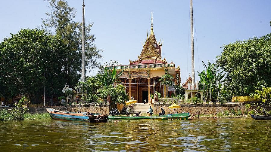 Insel-Tempel in Kampong Phluk - Kambodscha - Land und Leute