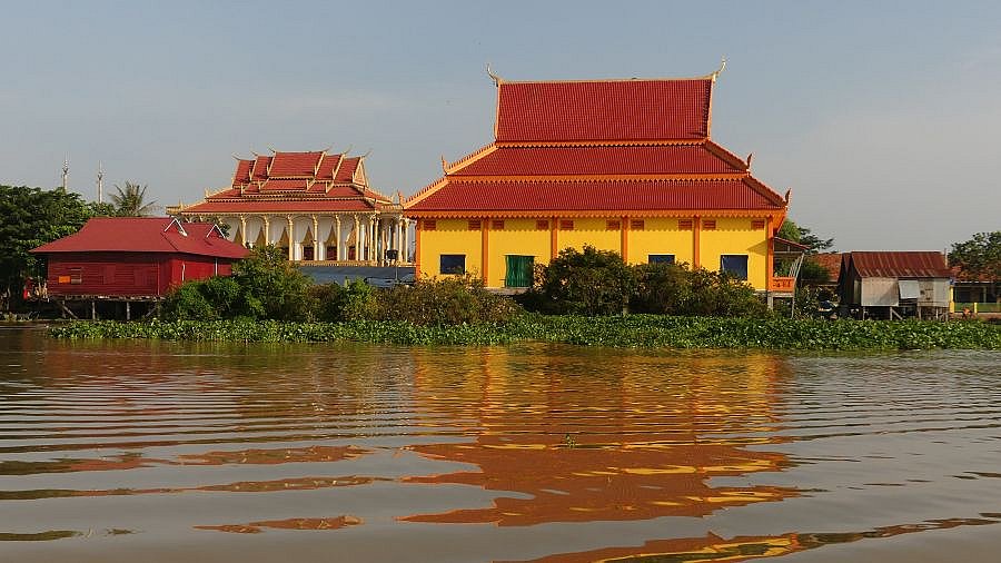 Tempel und Kloster in Kampong Khleang - Kambodscha - Land und Leute