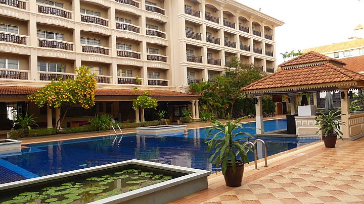 Somadevi Angkor Resort & Spa in Siem Reap - Kambodscha - Essen und Schlafen