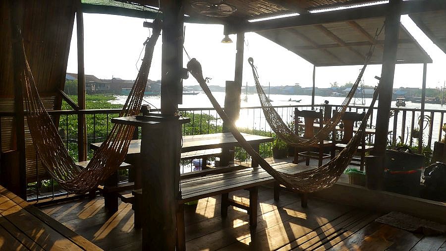 Sonnenterasse des ST63-Homestay in Kampong Khleang - Kambodscha - Essen und Schlafen