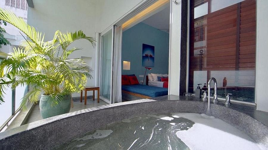 Balkon mit Badewanne - Kambodscha - Essen und Schlafen