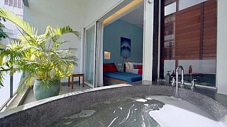 Balkon mit Badewanne - Kambodscha - Essen und Schlafen