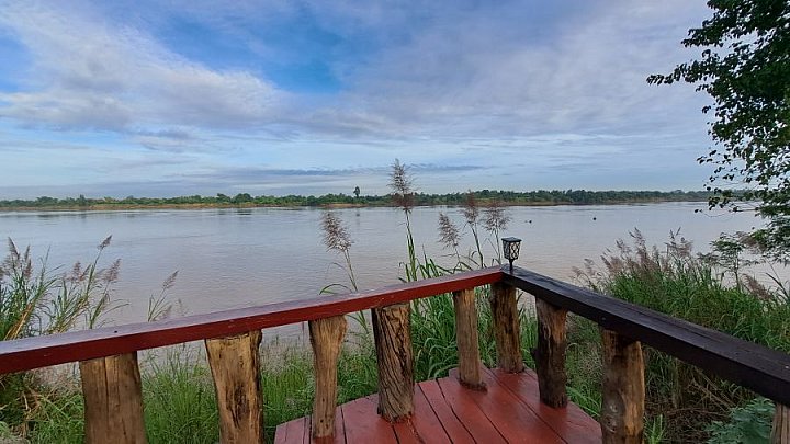 Balkon &uuml;ber dem Mekong - Kambodscha - Essen und Schlafen
