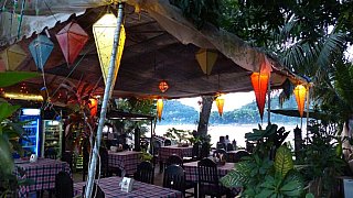 Restaurant am Nam Khan Fluss in Luang Prabang - Laos - Schlafen und Essen