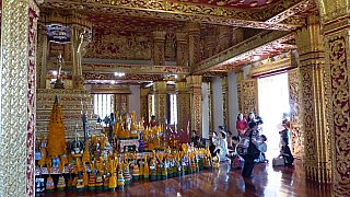 Gebetsraum im Tempel des K&ouml;nigspalastes - Laos - Sehensw&uuml;rdigkeiten