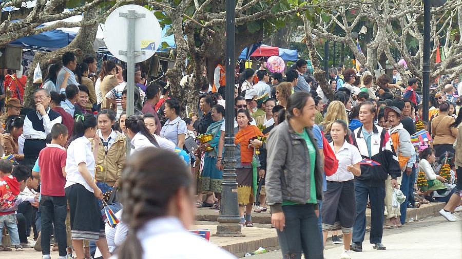 Festlicher Umzug in Luang Prabang - Laos - Land und Leute