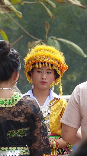 Besucherin auf dem Neujahrsfest in Luang Prabang - Laos - Land und Leute