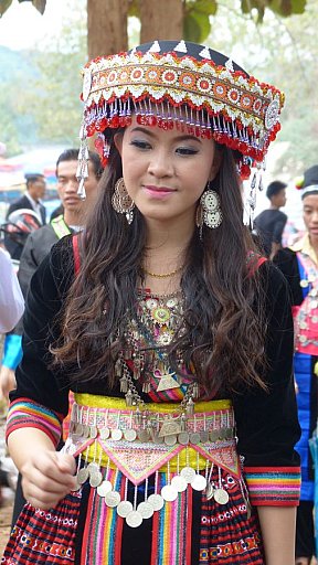 Besucherin auf dem Neujahrsfest in Luang Prabang - Laos - Land und Leute