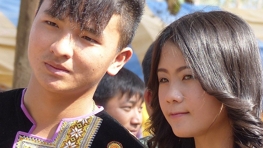 P&auml;rchen auf dem Neujahrsfest in Laos - Laos - Land und Leute