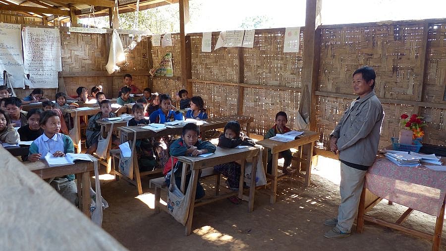 Grundschule im Khmu-Dorf am Mekong - Laos - Land und Leute
