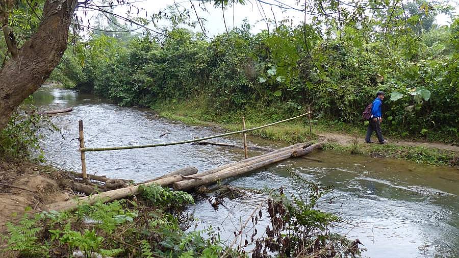 Br&uuml;cke &uuml;ber den Fluss in Muang Ngoi - Laos - Landschaft