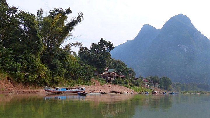 Anlegestelle von Muang Ngoi am Nam Ou - Laos - Landschaft