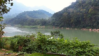 Blick &uuml;ber den Nam Ou Fluss - Laos - Schlafen und Essen
