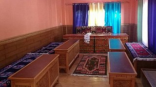 Aufenthaltsraum im Hotel Lhasa - Nepal Mustang 2024 - Essen und Schlafen