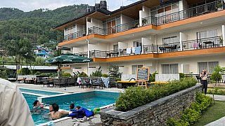 Majestic Lake Front Hotel - Nepal Mustang 2024 - Essen und Schlafen