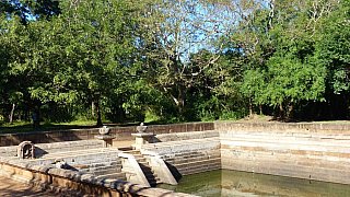 Wasserbecken in Anuradhapura - Sri Lanka - Sehensw&uuml;rdigkeiten