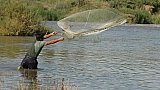 Fischer mit Handnetz - Sri Lanka - Land und Leute