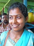 Junge Frau auf dem F&auml;hrboot - Sri Lanka - Land und Leute