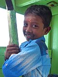 Junge auf dem F&auml;hrboot - Sri Lanka - Land und Leute