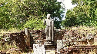 Historischer stehender Buddha - Sri Lanka - Sehensw&uuml;rdigkeiten