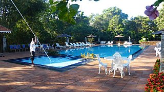 Gepflegter Swimmingpool - Sri Lanka - Essen und Schlafen