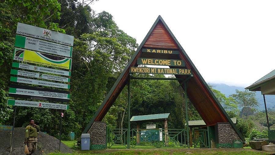 Eingang zum Ruwenzori Mt. Nationalpark - Uganda - Blog