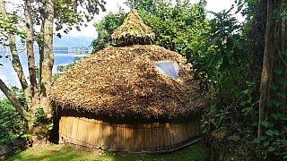G-Dome-Zimmer in der Byoona Amagara Lodge - Uganda - Schlafen und Essen