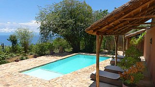 Swimmingpool der Kikonko Lodge - Uganda - Schlafen und Essen