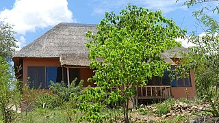 Bungalow in der Kikonko Lodge - Uganda - Schlafen und Essen