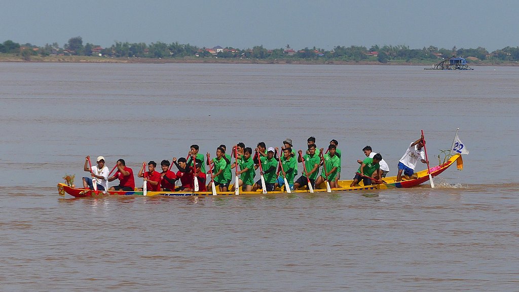 Langboot auf dem Mekong - Kambodscha - Land und Leute