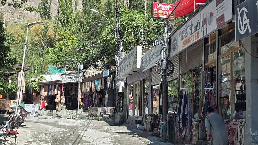 Old Fort Road in Karimabad - Nord-Pakistan: Land und Leute