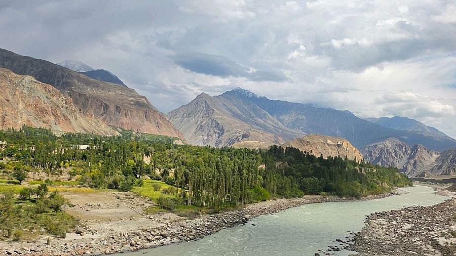 Blick auf den Hunza-Fluss - Nord-Pakistan: Landschaft