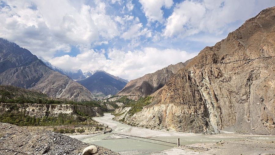 Hunza-Fluss und Rakaposhi Gebirgszug - Nord-Pakistan: Landschaft