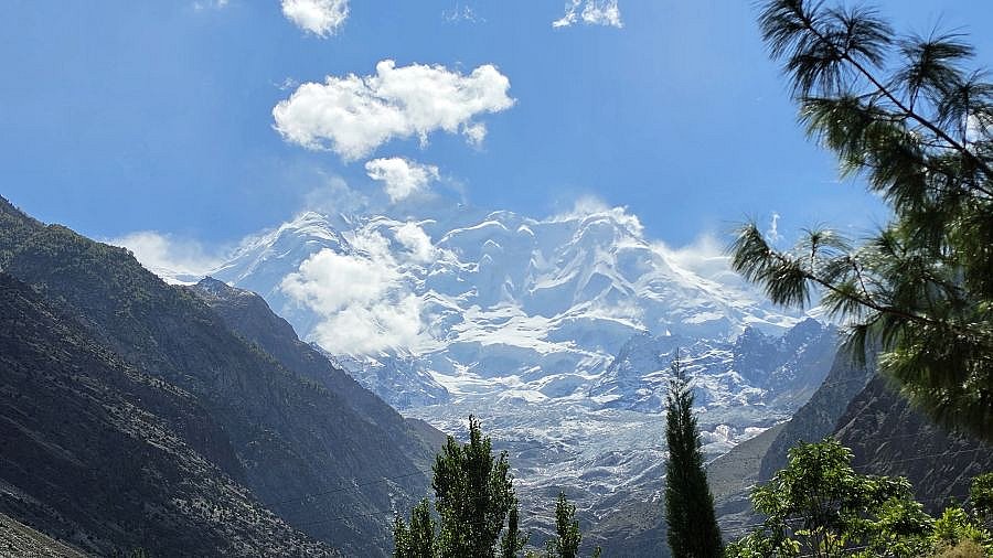Rakaposchi mit Ghuzlmet Gletscher - Nord-Pakistan: Landschaft