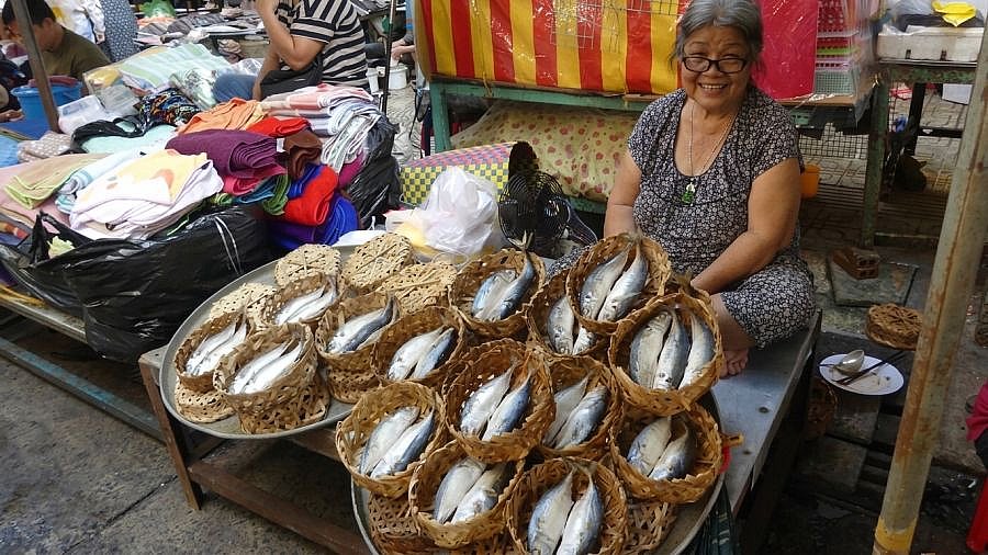 Fischstand an der Straße - Mekong-Delta - Land und Leute