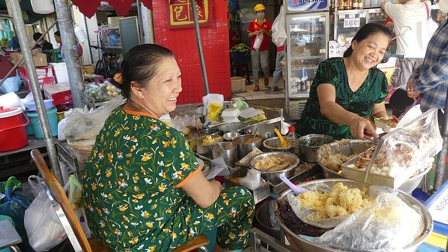 Lecker Essen in der Garküche - Mekong-Delta - Land und Leute