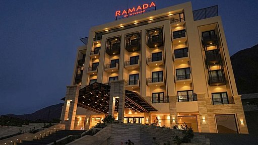 Ramada by Wyndham Hotel in Gilgit - Pakistan - Essen und schlafen