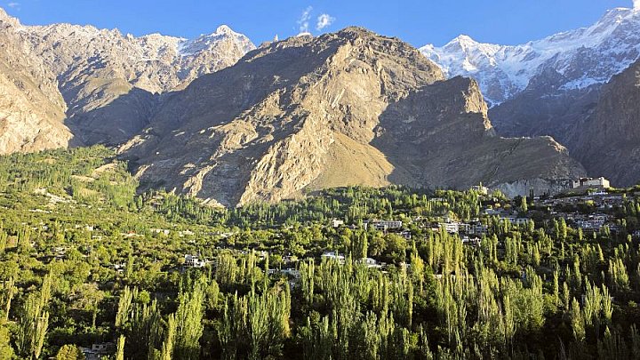Karimabad, Baltit Fort und Ultar Peak - Nord-Pakistan: Landschaft