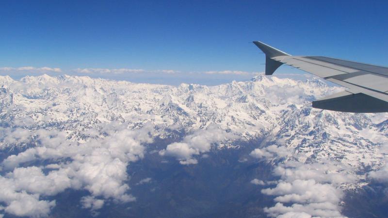 Nepal Tibet Flug ber den Himalaya 800x450