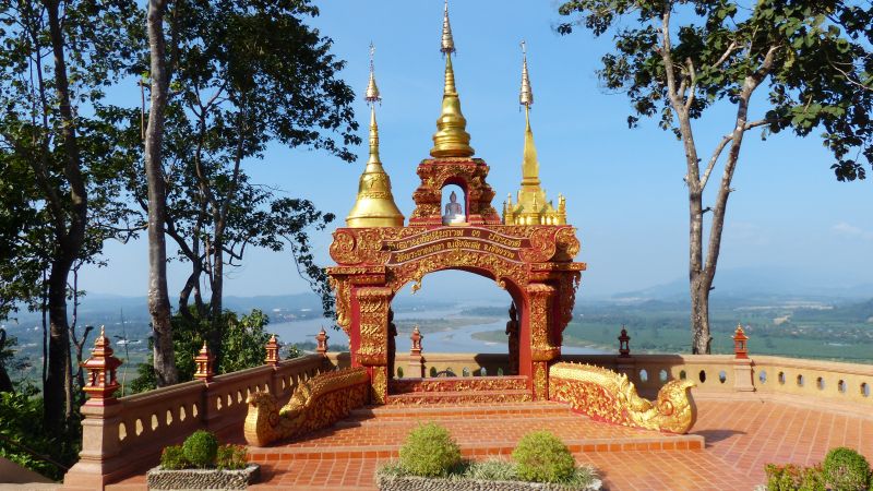 Thailand13 Nordthailand Chiang Rai Tempeltor und Mekong 800x450